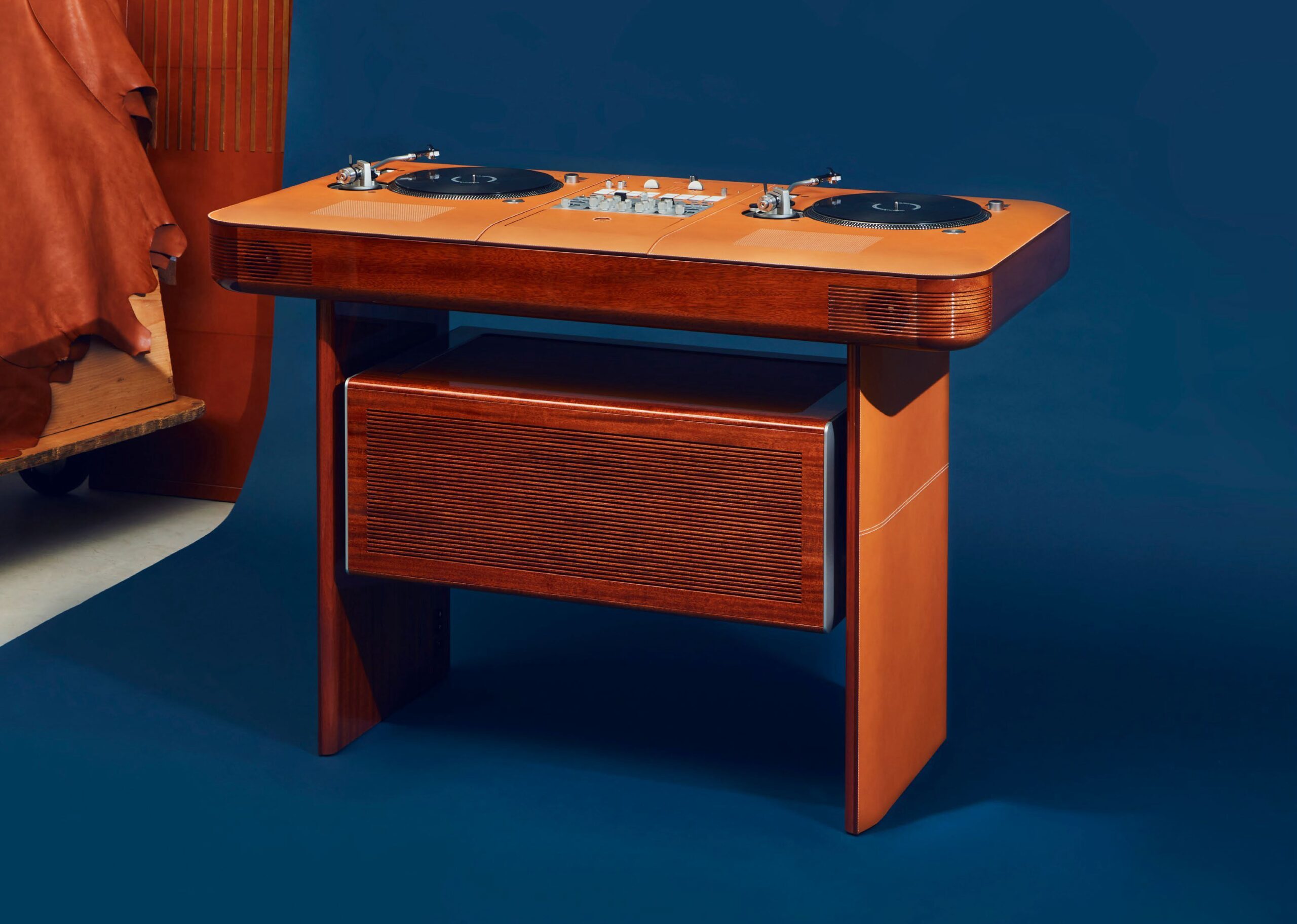 Hermès ha fatto una console per DJ