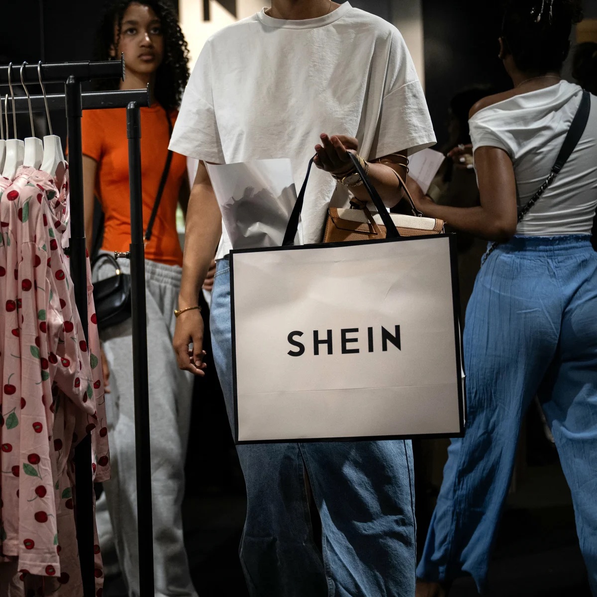 In Francia la lotta all’ultra-fast fashion è una cosa seria