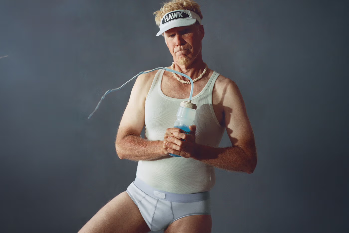 Will Ferrell porta il suo nuovo personaggio in una campagna di SKIMS