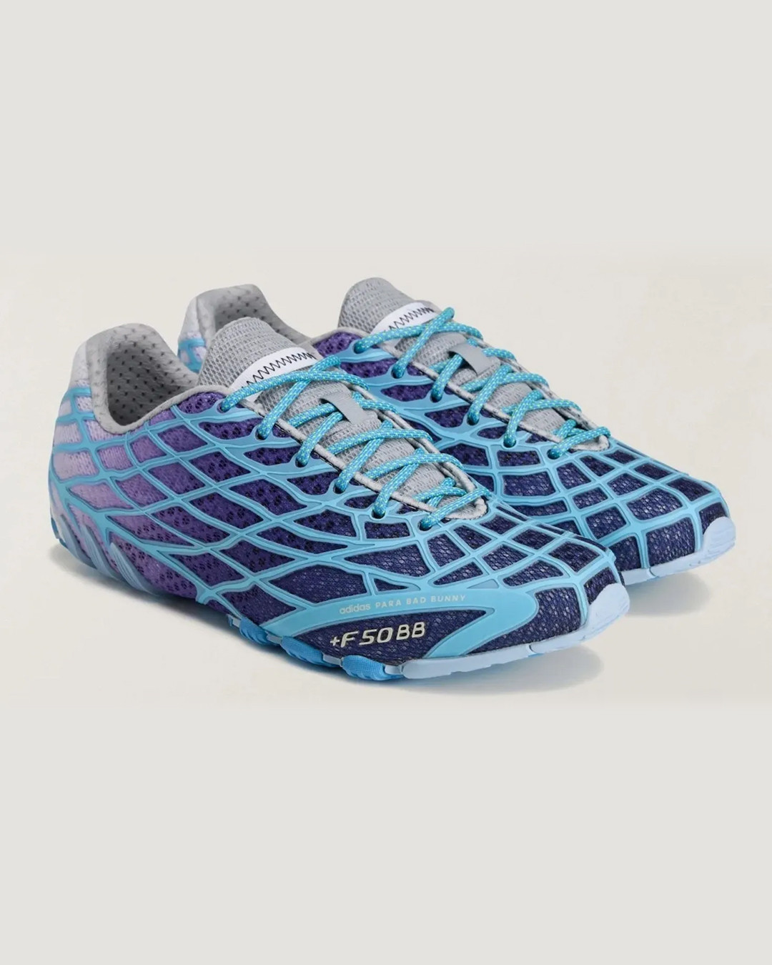 Le nuove sneakers di adidas e Bad Bunny si ispirano al calcio