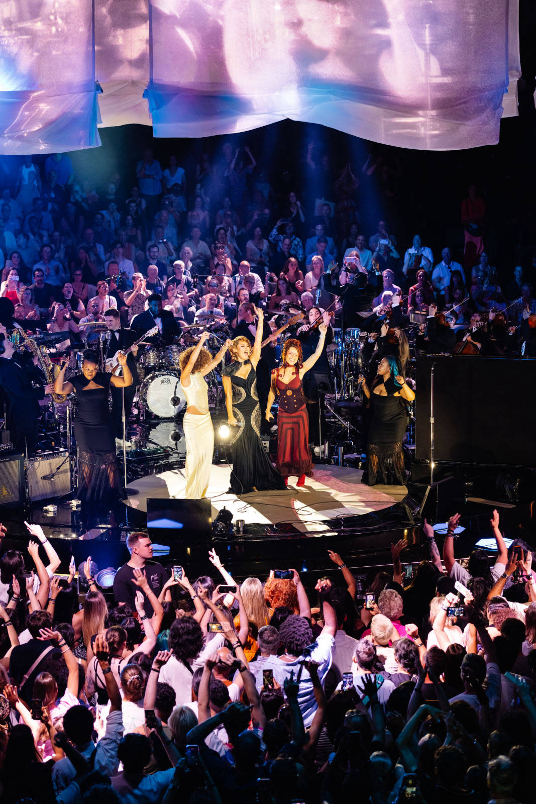 La collaborazione tra Audemars Piguet e RAYE continua al Montreux Jazz Festival
