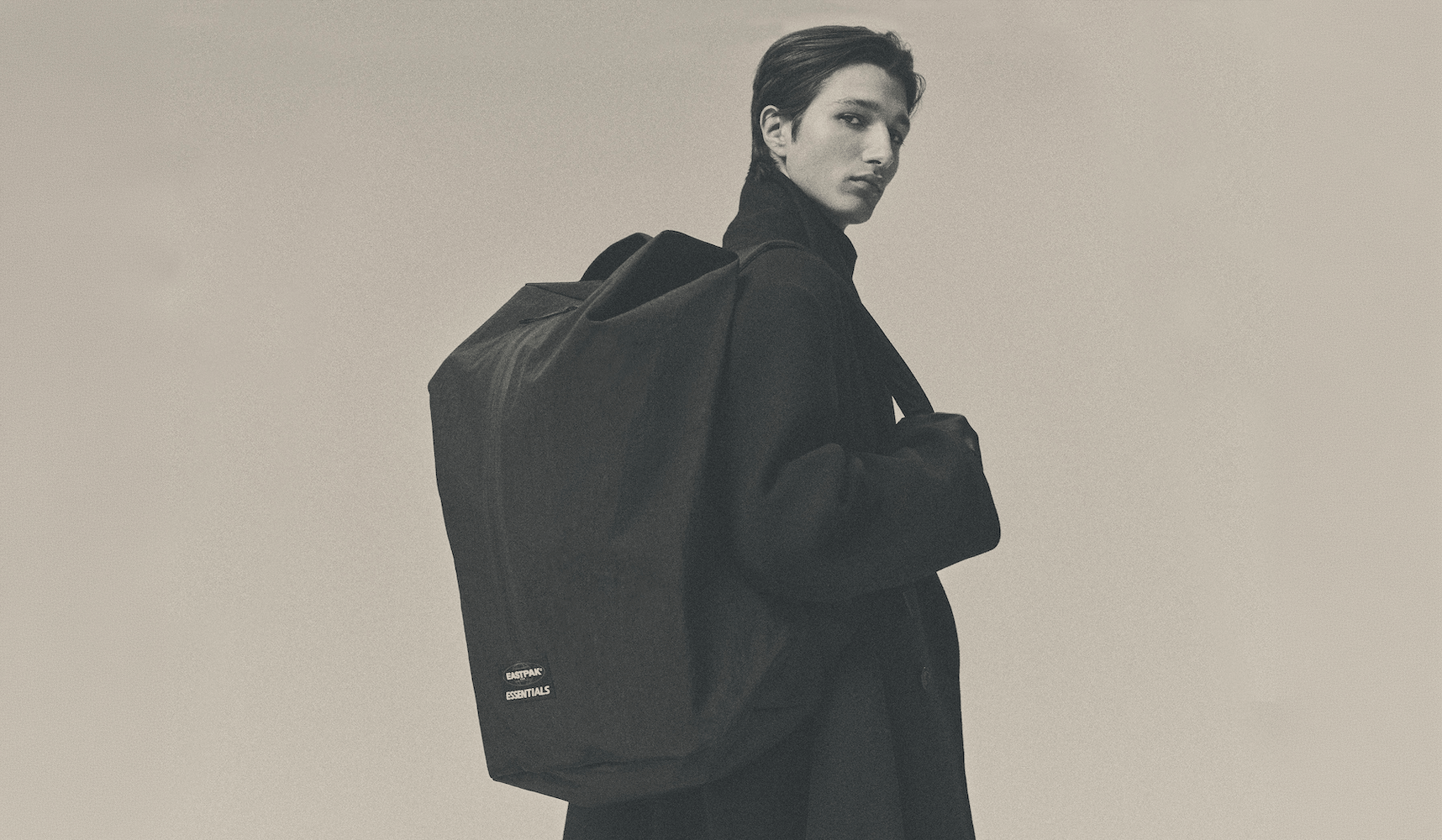 La collezione Eastpak x Fear of God ESSENTIALS è destinata a durare