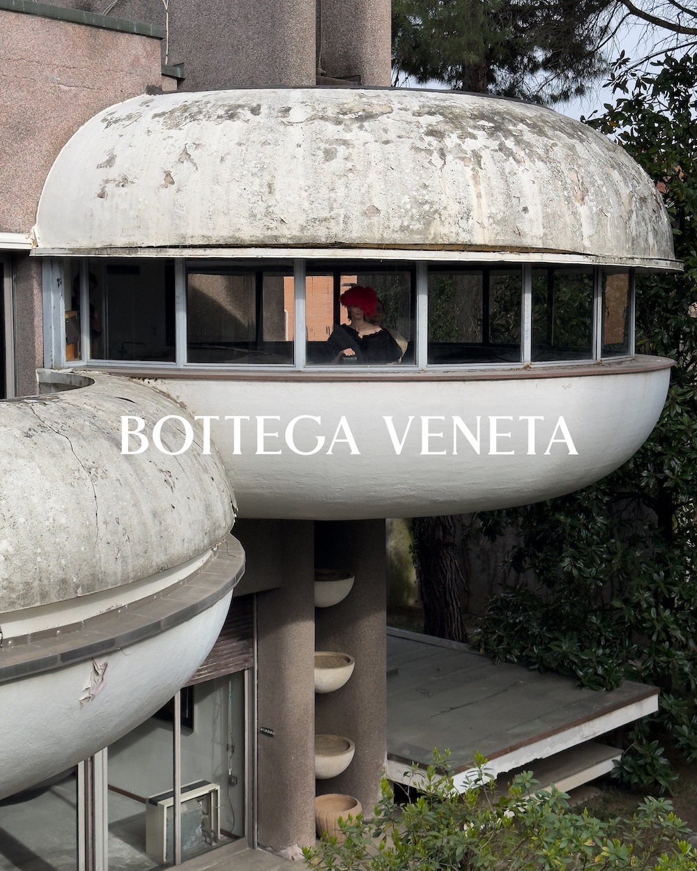 La nuova campagna di Bottega Veneta scattata da Juergen Teller a Milano
