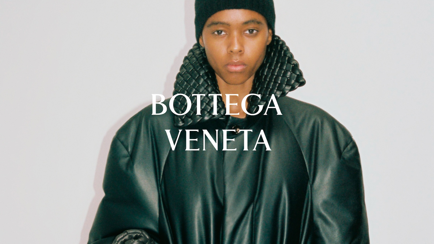 La collezione Winter 2026 di Bottega Veneta in un ritratto collettivo