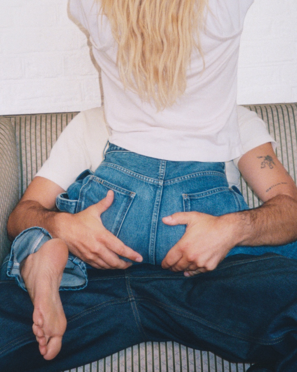 JW Anderson presenta la campagna “Twisted Denim”