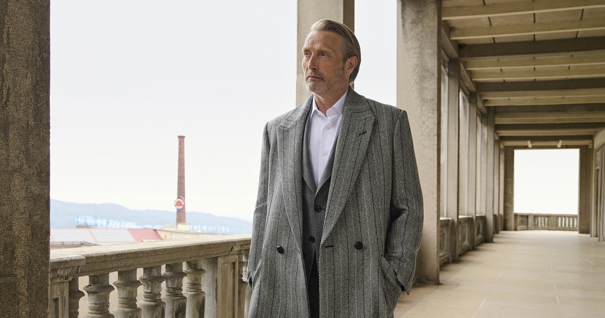 Mads Mikkelsen nella nuova campagna Su Misura di ZEGNA