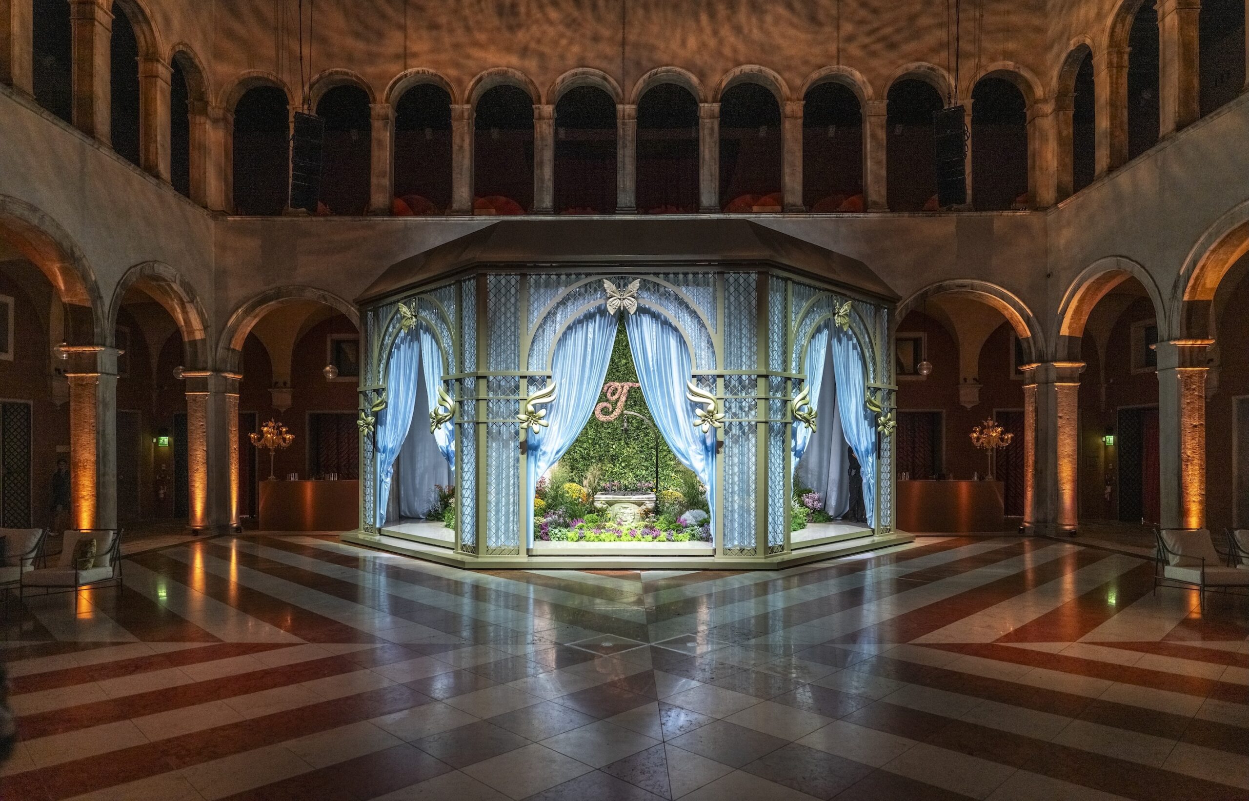 Tiffany & Co. porta il suo Hidden Garden a Venezia