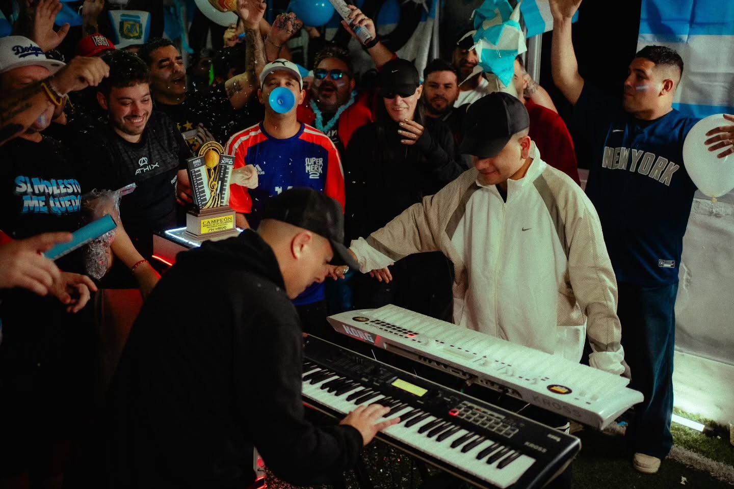 La folle competizione dei tastieristi di cumbia in Argentina