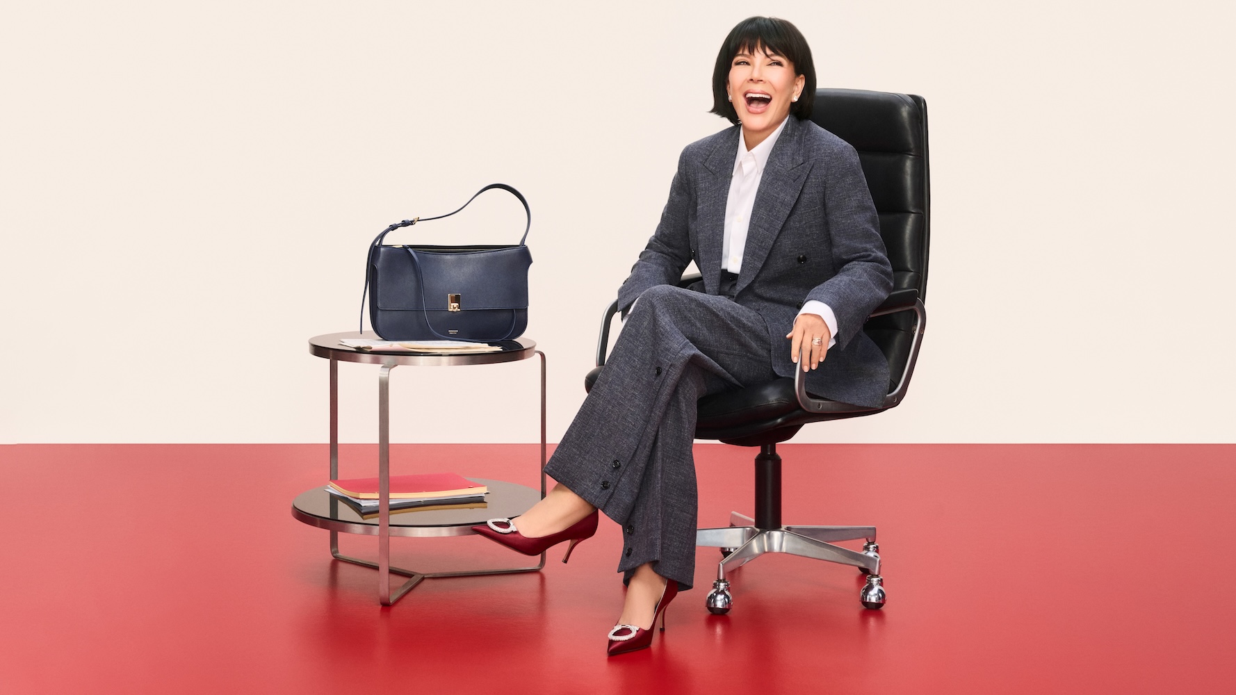 La campagna Holiday 2026 di Ferragamo con Kris Jenner celebra la famiglia