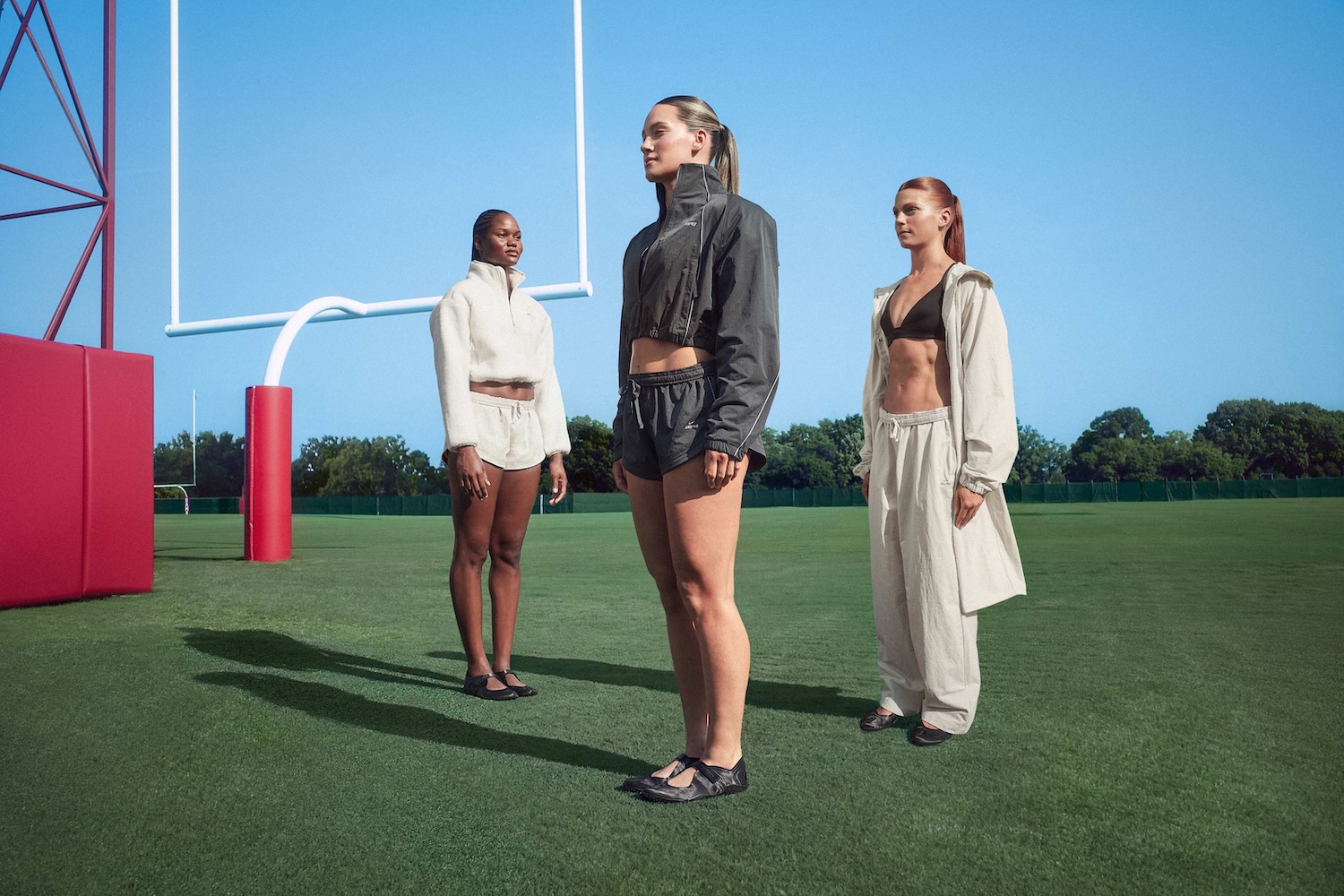 La prima collezione outerwear di NikeSKIMS