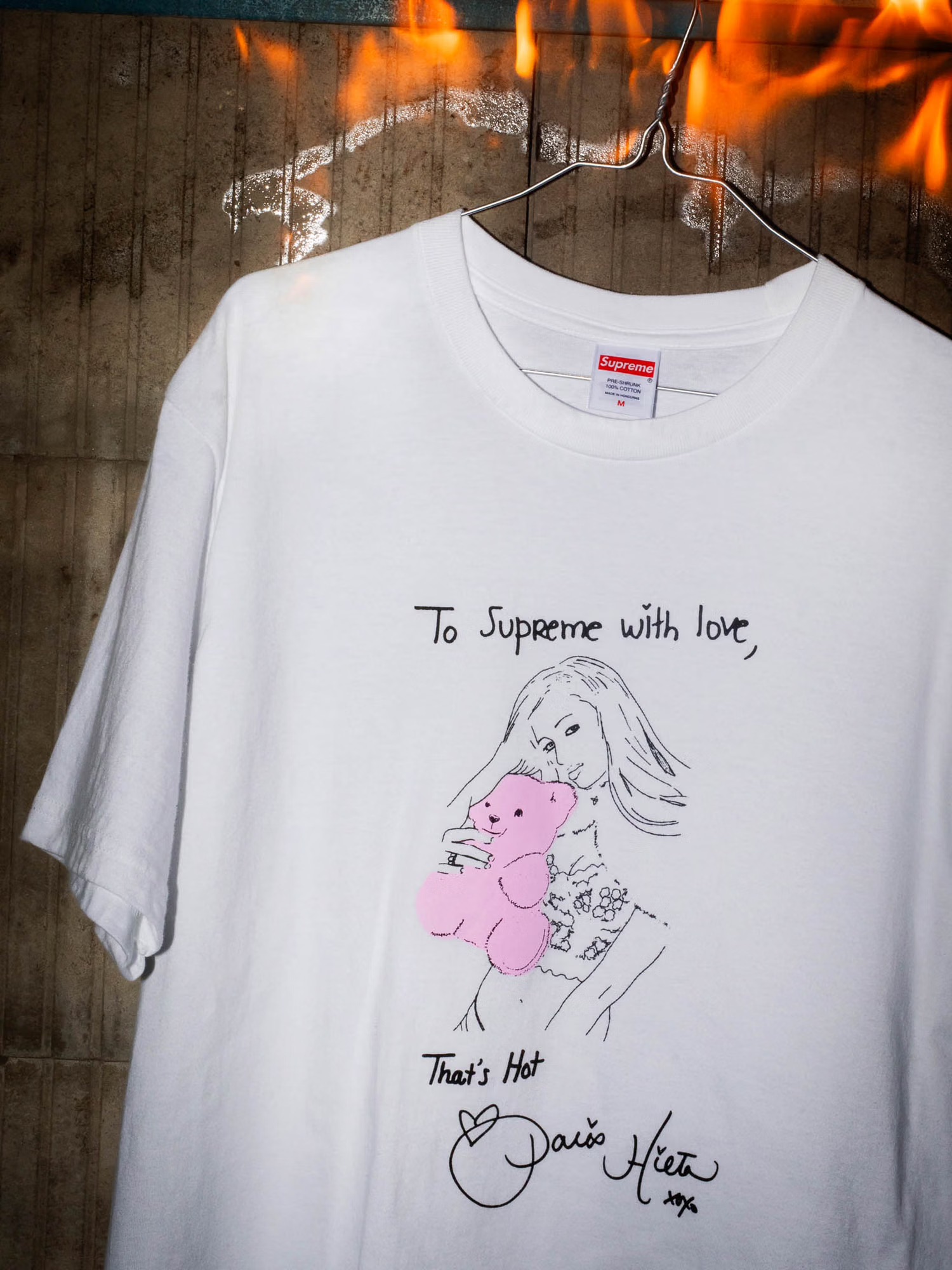 Non ci aspettavamo una collaborazione tra Supreme e Paris Hilton